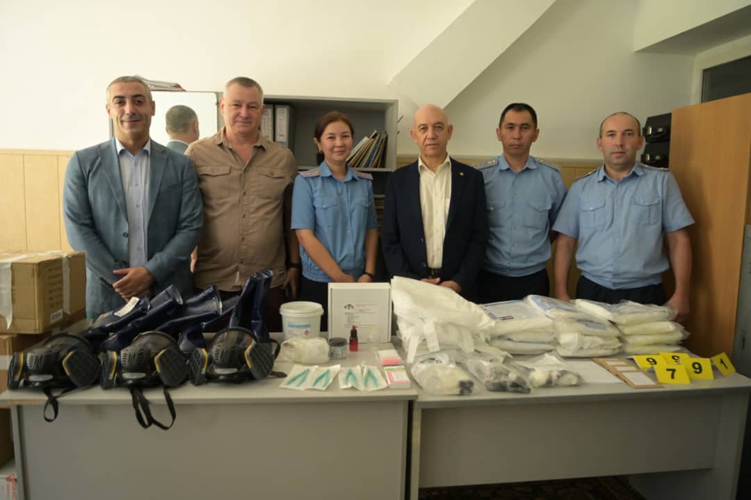 Әйел жыныстық әйел көршісін жақсы көреді ХХХ